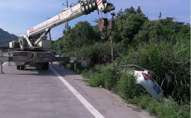 灌云重载吊车救援
